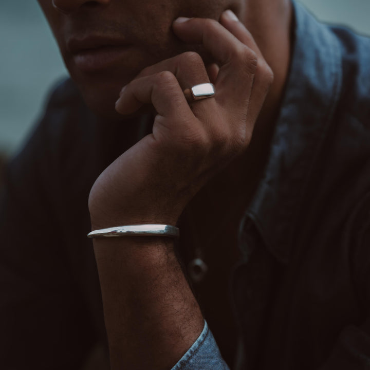 Crest I Ring Band Silver