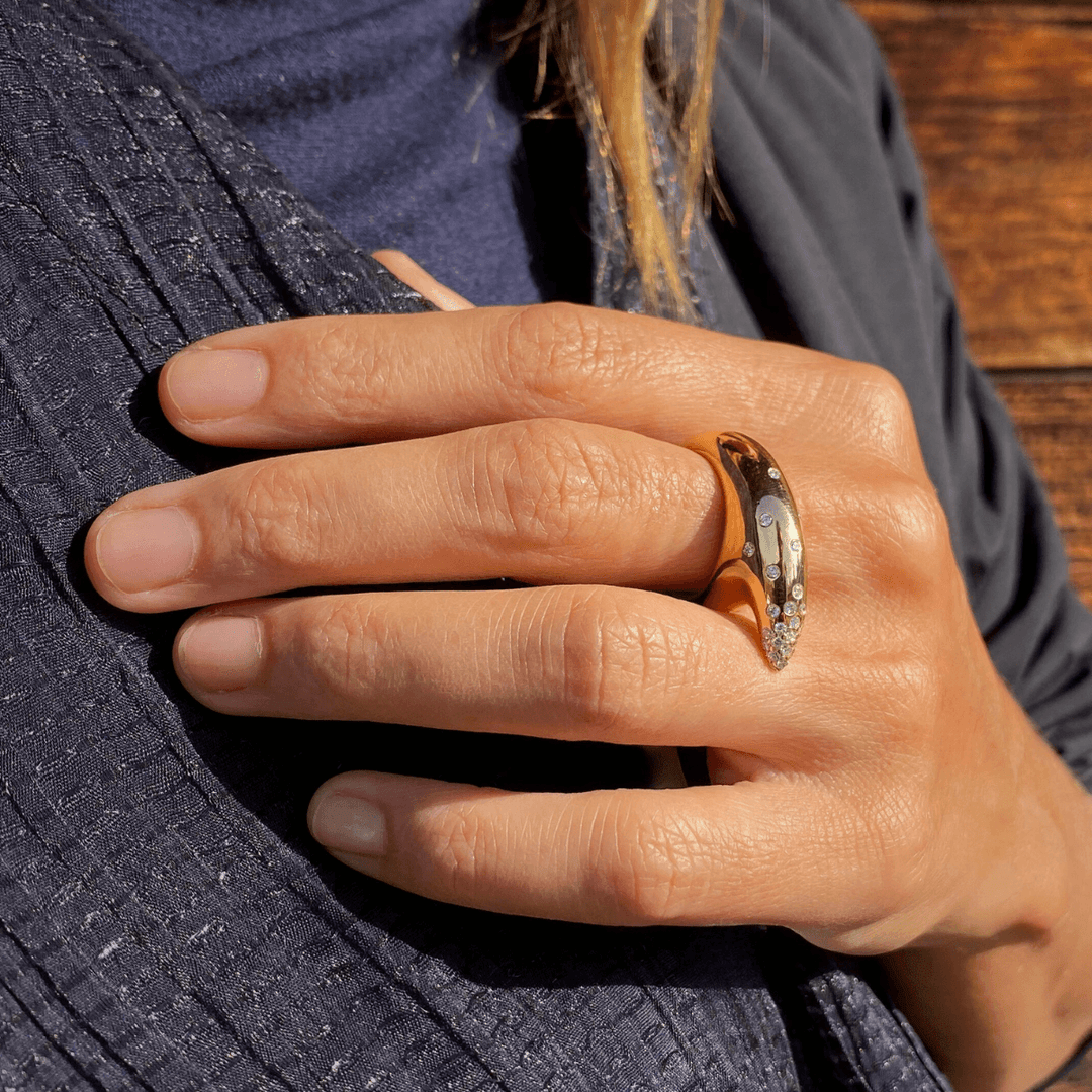 Medium Crescent Diamond Disperse Ring 18K