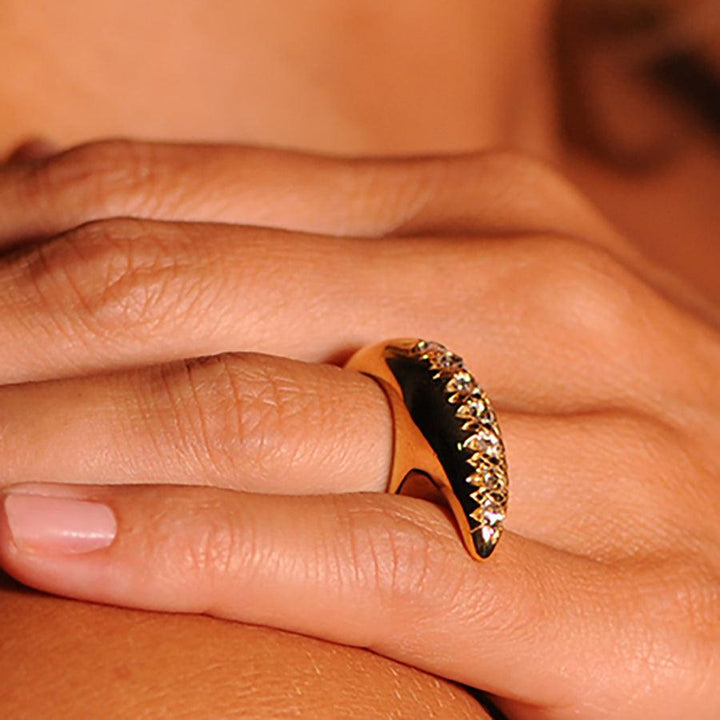 Medium Crescent Diamond Ridge Ring 18K
