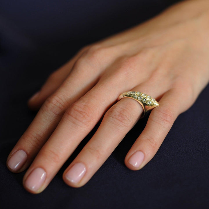 Small Crescent Diamond Moss Ring 18K