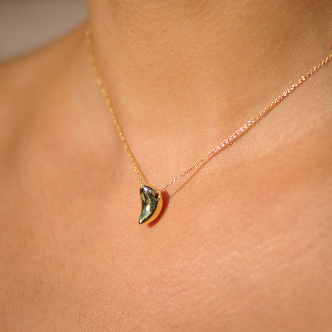 Small Eager Seed Pendant 18K