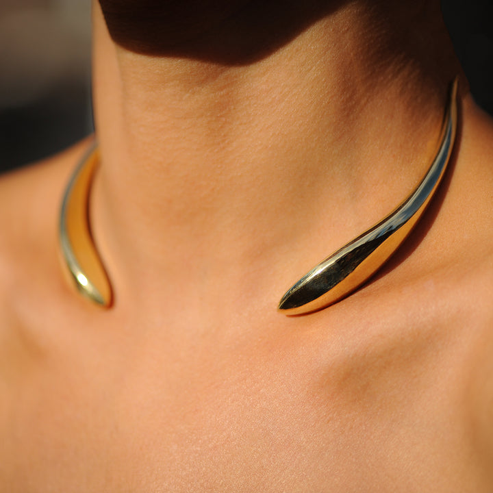 Horus HOLDING Open Necklace Gold Bronze