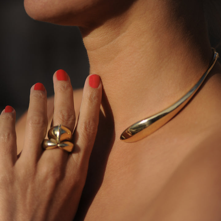 Horus HOLDING Open Necklace Gold Bronze